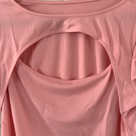 Short sleeve pink top with peekaboo front. New in bag, unbranded. Work or play - Picture 2 of 7